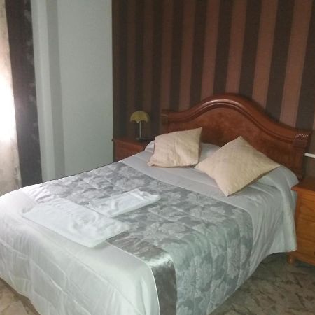 Fuentes de Ebro Hostal Texas 2 מראה חיצוני תמונה