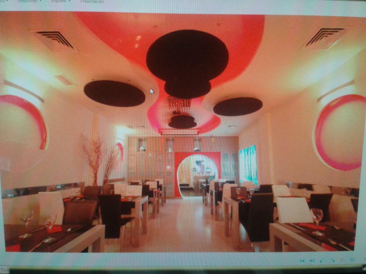 Fuentes de Ebro Hostal Texas 2 מראה חיצוני תמונה