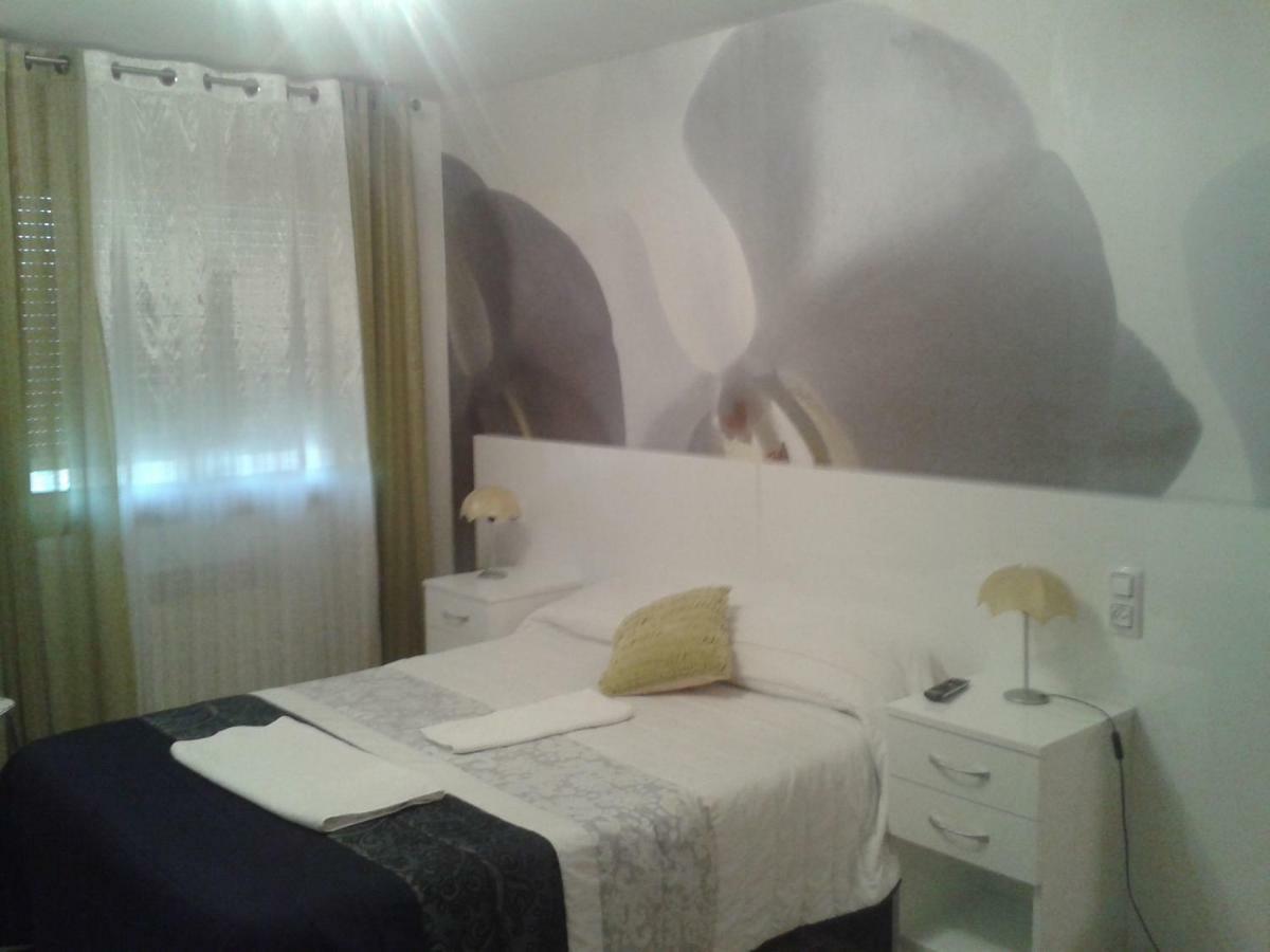 Fuentes de Ebro Hostal Texas 2 מראה חיצוני תמונה