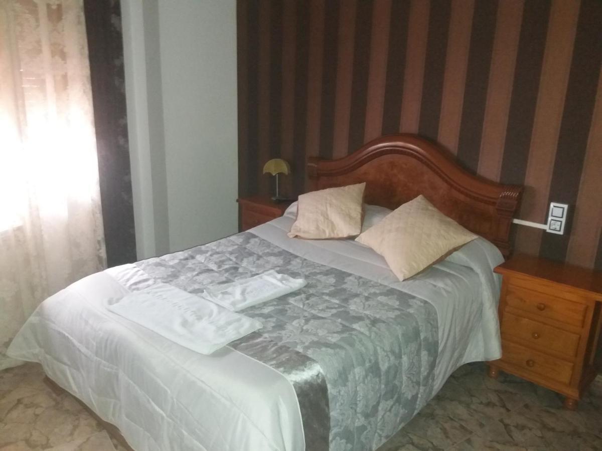Fuentes de Ebro Hostal Texas 2 מראה חיצוני תמונה